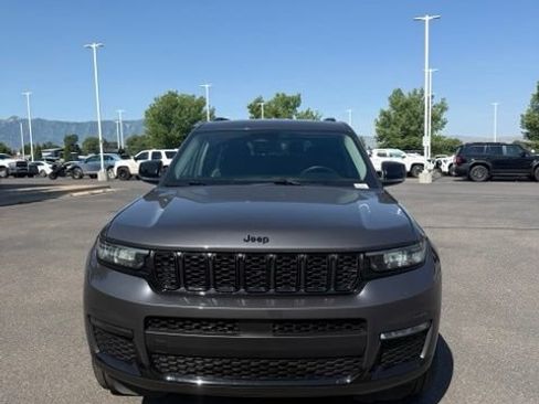 Used 2022 Jeep Grand Cherokee L Limited w/ Black Appearance Package AWD/4WD image 3