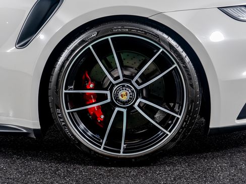 Used 2022 Porsche 911 Turbo image 18