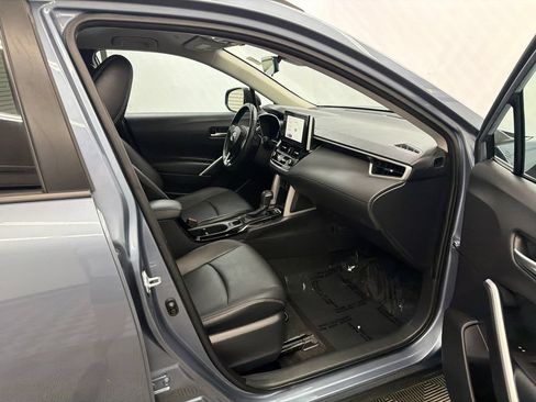 Used 2025 Toyota Corolla Cross XLE FWD image 14