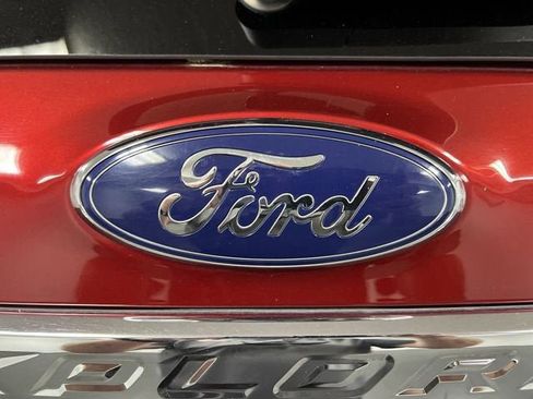 Used 2016 Ford Explorer XLT w/ Equipment Group 202A FWD image 31