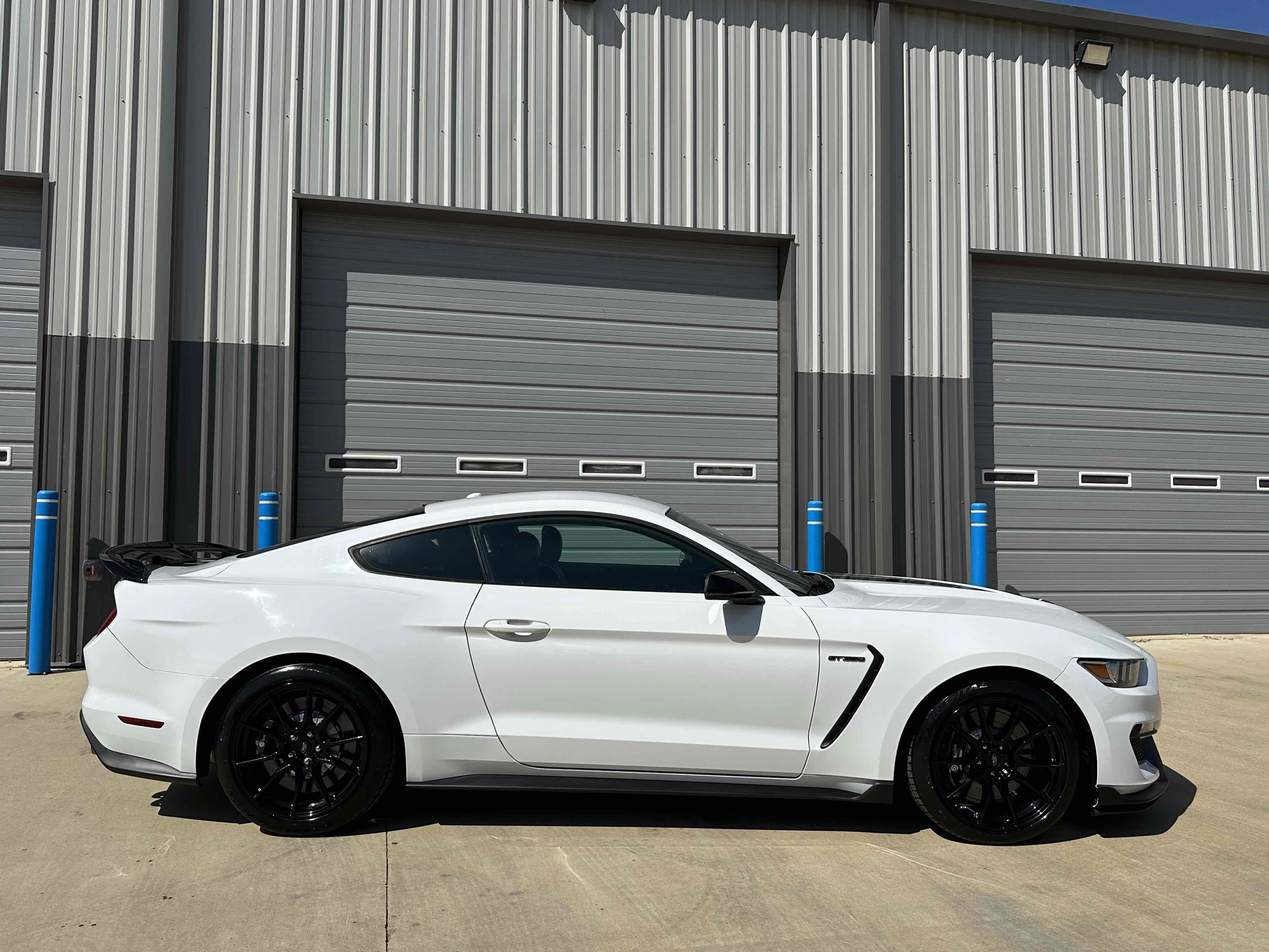 Used 2019 Ford Mustang Shelby GT350 w/ Technology Package RWD image 7