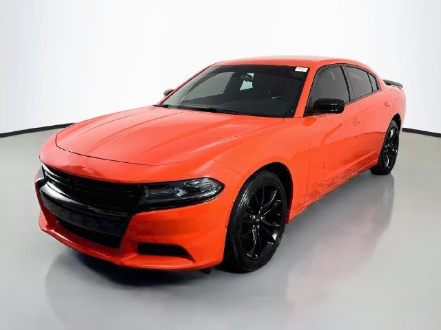 Used 2018 Dodge Charger SXT w/ Blacktop Package RWD image 4