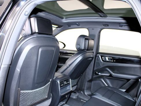 Certified 2023 Porsche Cayenne AWD/4WD image 19