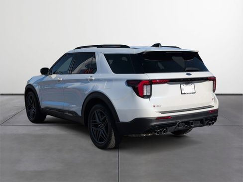 Used 2025 Ford Explorer ST image 4