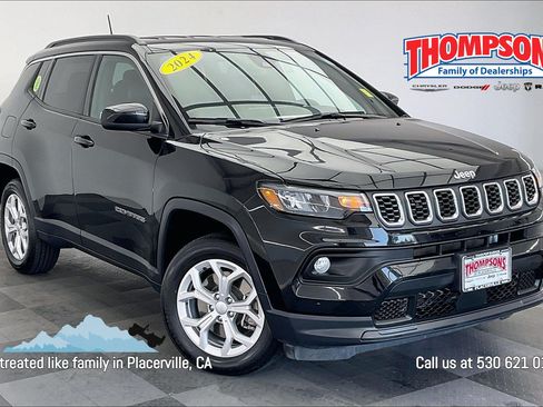 Used 2024 Jeep Compass Latitude AWD/4WD image 1