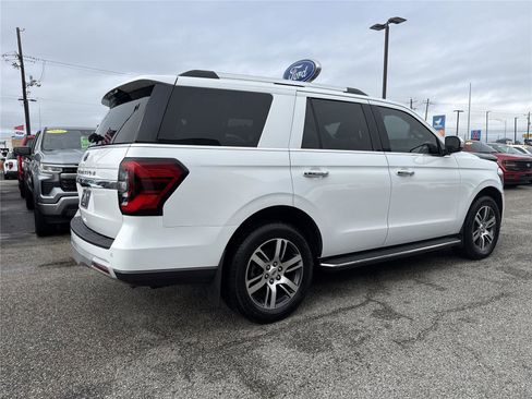 Certified 2022 Ford Expedition Limited image 3