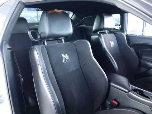 Used 2017 Dodge Challenger R/T Scat Pack w/ Leather Interior Group RWD image 32