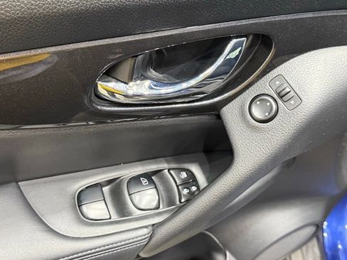 Used 2019 Nissan Rogue SV image 22