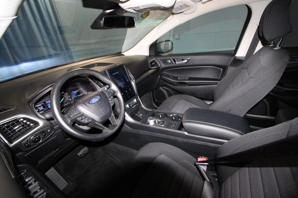 Used 2024 Ford Edge SE AWD/4WD image 2