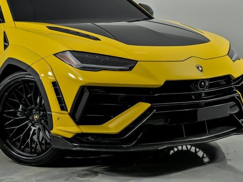 Used 2023 Lamborghini Urus Performante AWD/4WD image 3