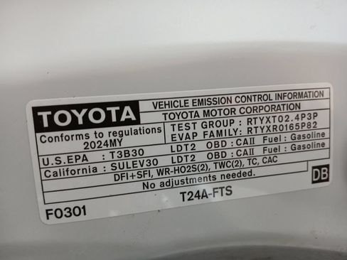 Used 2024 Toyota Highlander LE FWD image 35