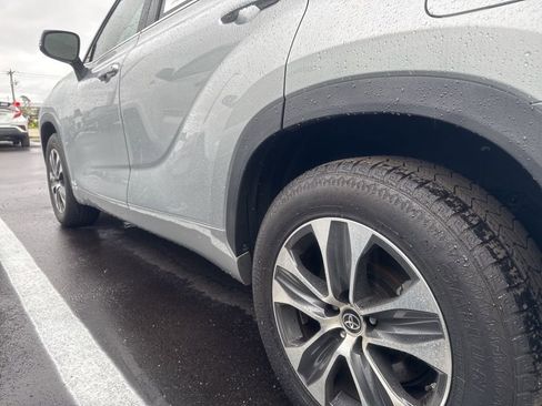 Used 2024 Toyota Highlander XLE image 6