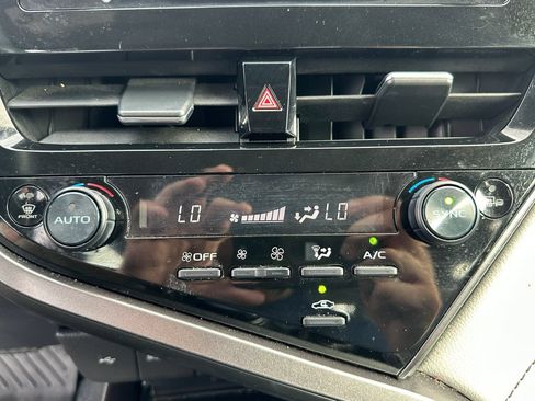 Used 2023 Toyota Camry SE FWD image 17