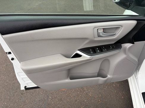 Used 2017 Toyota Camry LE FWD image 4