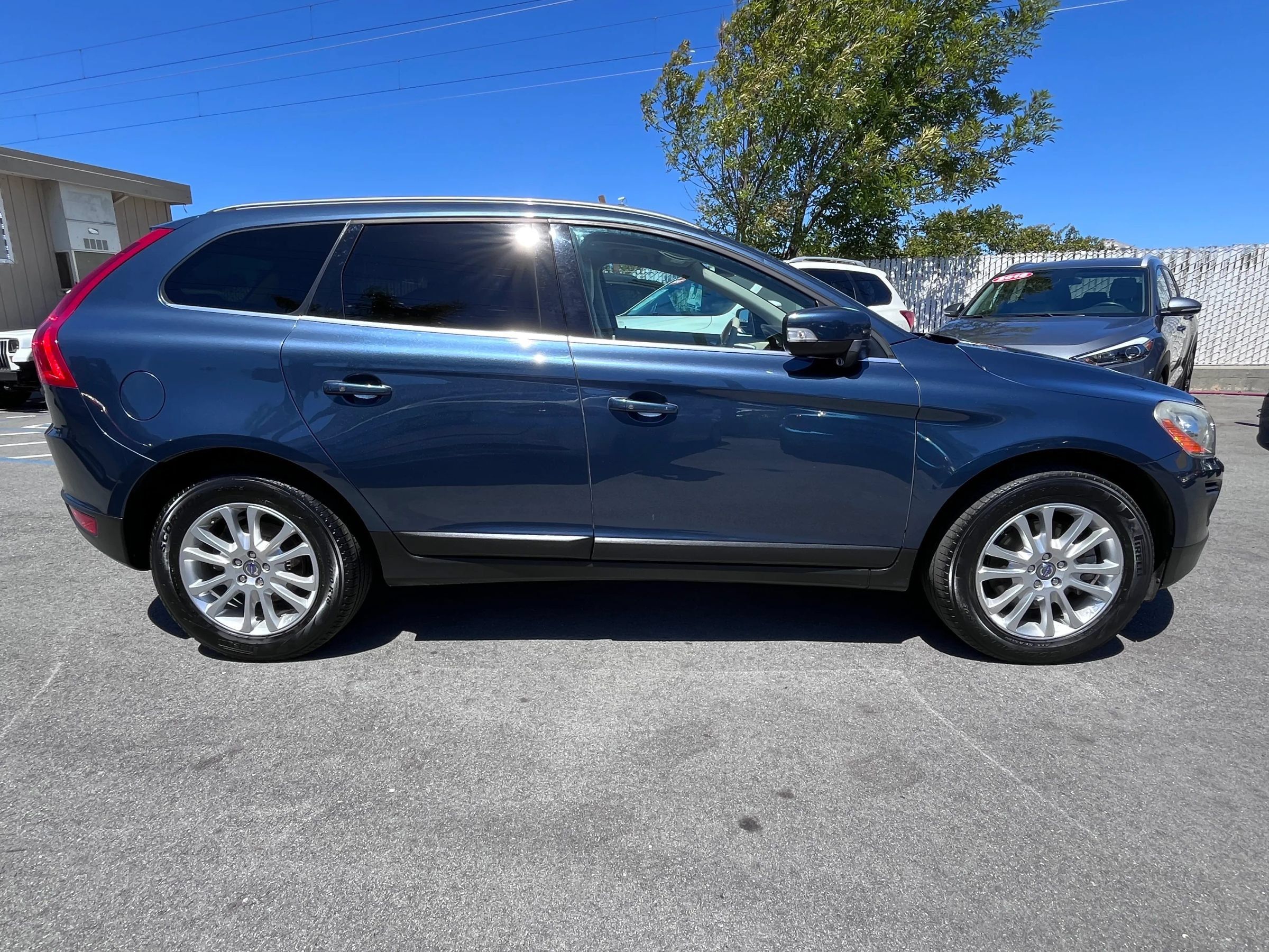 Used 2010 Volvo XC60 T6 AWD/4WD image 8