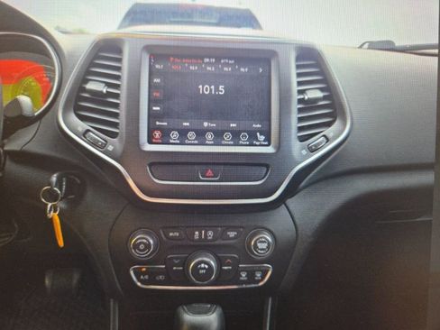 Used 2019 Jeep Cherokee Trailhawk w/ Cold Weather Group AWD/4WD image 7