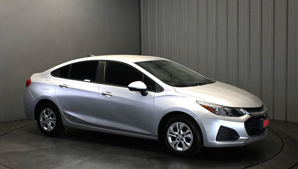 Used 2019 Chevrolet Cruze LS FWD image 3