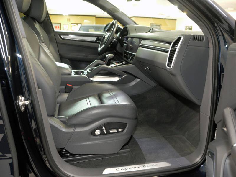 Used 2019 Porsche Cayenne Turbo AWD/4WD image 22