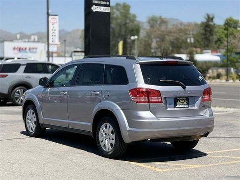 Used 2020 Dodge Journey SE FWD image 5