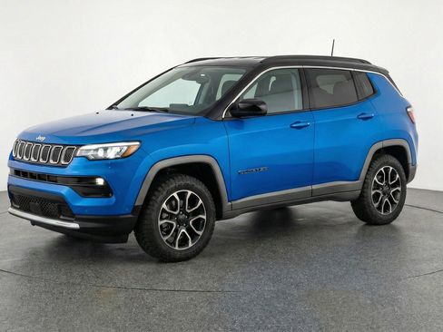 Used 2025 Jeep Compass Trailhawk AWD/4WD image 2