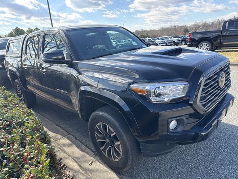 Used 2021 Toyota Tacoma TRD Sport image 2