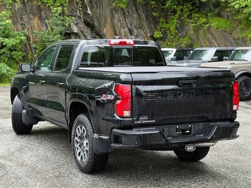 Used 2024 Chevrolet Colorado Z71 w/ Z71 Convenience Package 2 AWD/4WD image 3