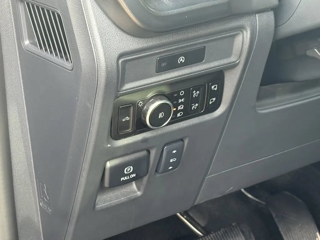 Used 2025 Ford F150 Lariat w/ Equipment Group 501A Mid AWD/4WD image 16
