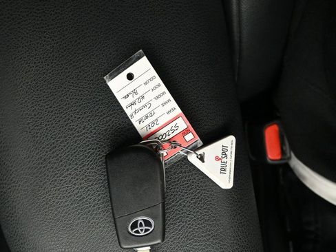 Used 2021 Toyota Camry SE image 19