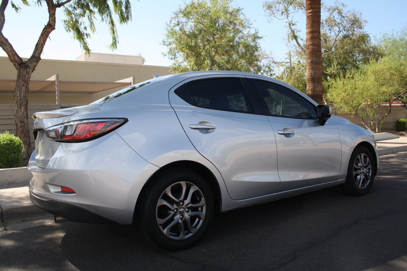 Used 2020 Toyota Yaris LE FWD image 3