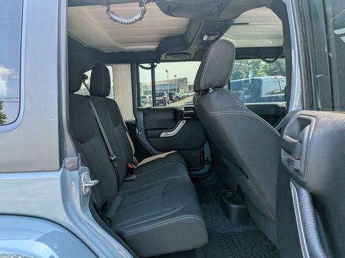 Used 2014 Jeep Wrangler Unlimited Sahara w/ Max Tow Package AWD/4WD image 29