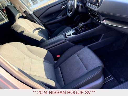 Used 2024 Nissan Rogue SV AWD/4WD image 9