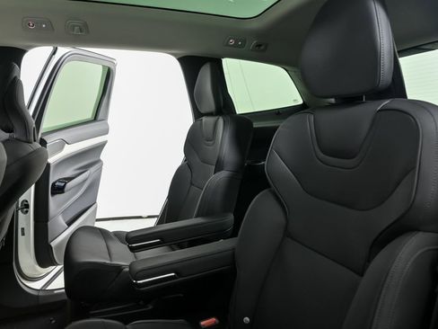 New 2025 Volvo EX90 Plus w/ Protection Package Premier image 21