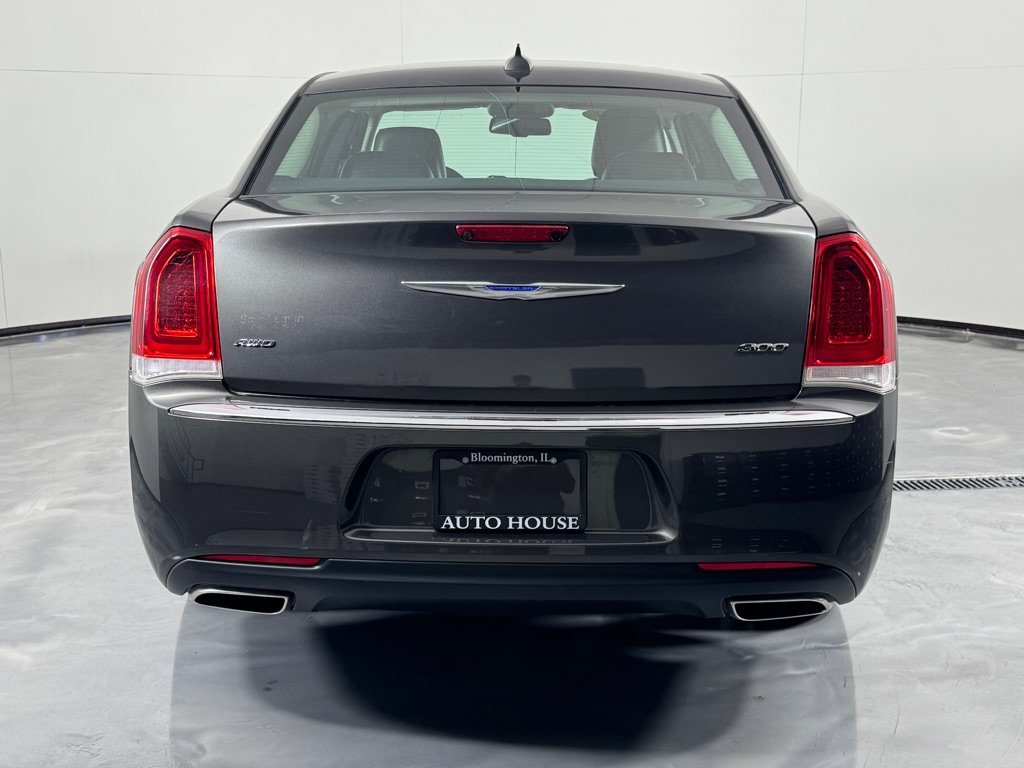 Used 2019 Chrysler 300 Limited AWD/4WD image 27