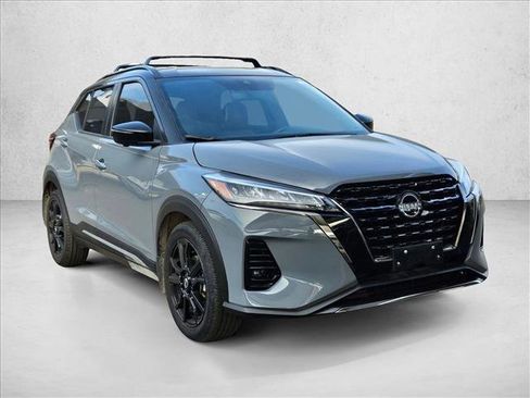 Used 2023 Nissan Kicks SR w/ SR Premium Package image 3