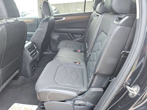 Used 2025 Volkswagen Atlas SE AWD/4WD image 27