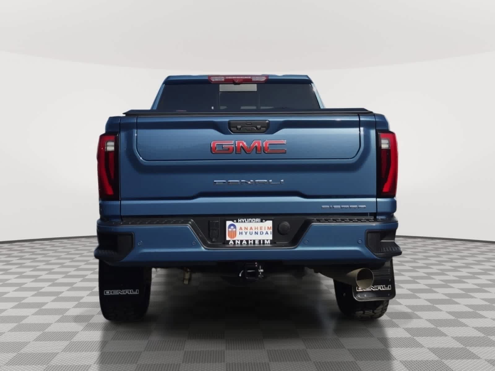 Used 2025 GMC Sierra 2500 Denali w/ Denali Reserve Package AWD/4WD image 8