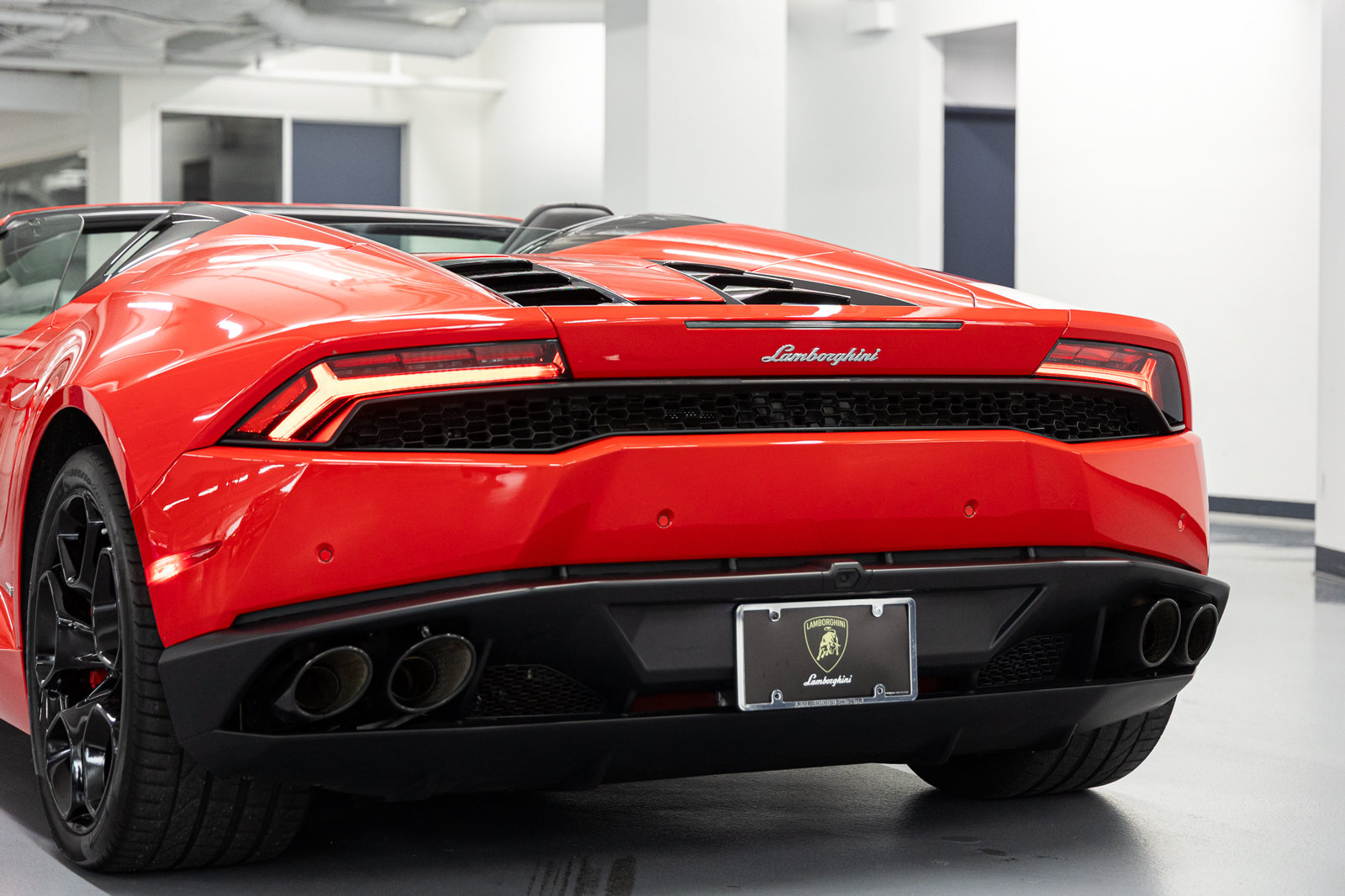 Used 2017 Lamborghini Huracan LP 610-4 AWD/4WD image 11