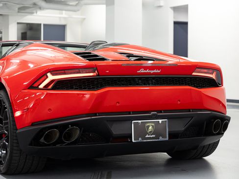 Used 2017 Lamborghini Huracan LP 610-4 AWD/4WD image 11