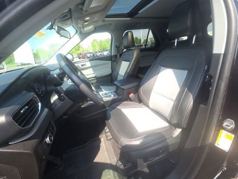 Used 2024 Ford Explorer XLT w/ Equipment Group 202A AWD/4WD image 26