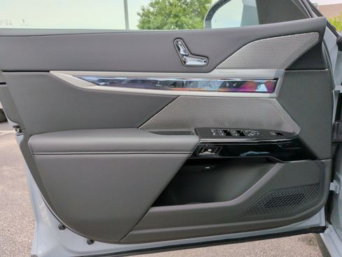 New 2026 BMW 740i w/ Premium Package RWD image 28
