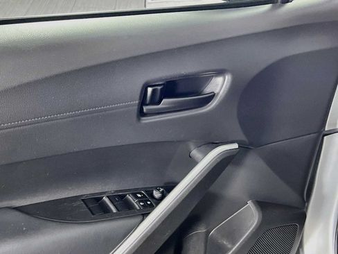 Used 2022 Toyota Corolla Cross LE w/ Moonroof Package AWD/4WD image 18