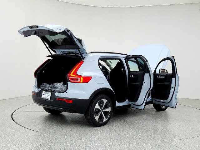New 2026 Volvo XC40 B5 Plus w/ Protection Package Premier AWD/4WD image 11