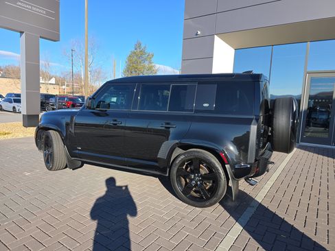 Certified 2024 Land Rover Defender 110 V8 image 8
