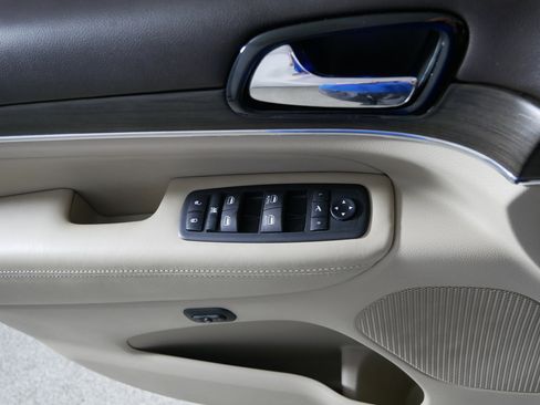 Used 2020 Jeep Grand Cherokee Overland image 19