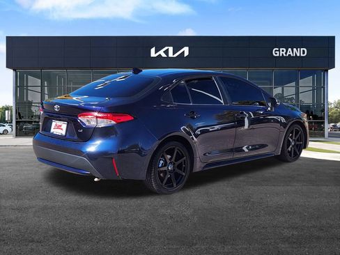 Used 2021 Toyota Corolla LE image 5