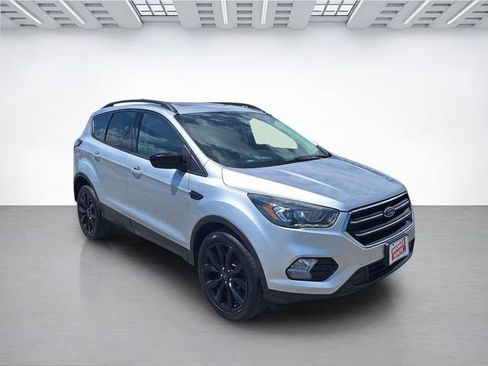 Used 2017 Ford Escape SE w/ Equipment Group 201A AWD/4WD image 2