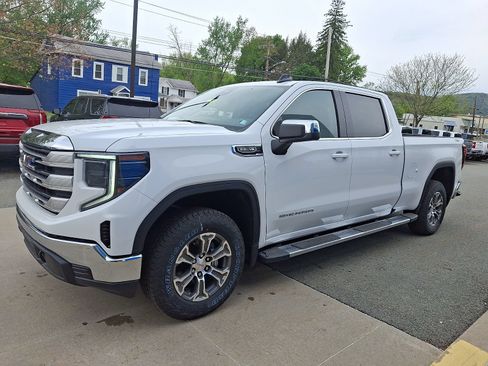New 2026 GMC Sierra 1500 SLE w/ X31 Off-Road Package AWD/4WD image 3