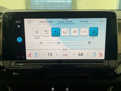 Certified 2025 Volkswagen Atlas SE image 21