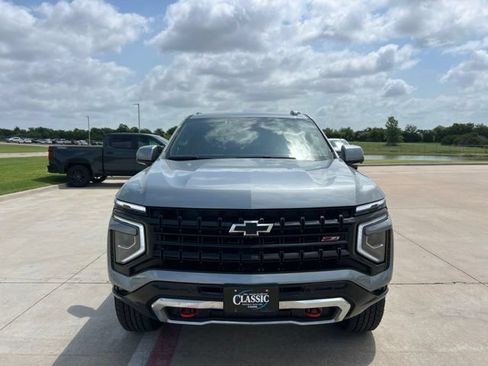 Used 2025 Chevrolet Suburban Z71 AWD/4WD image 2