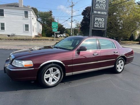 Used 2006 Lincoln Town Car Signature Limited image 1